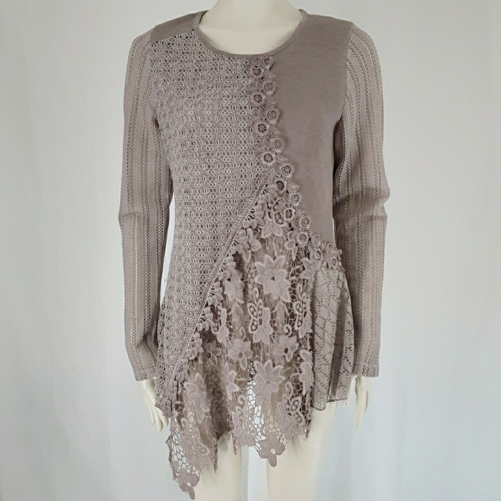 Gorgeous boho light weight sweater size M
